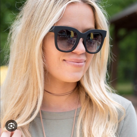 Quay Australia Sagano Classic Black Mirrored Sunglasses - Picture 8 of 8